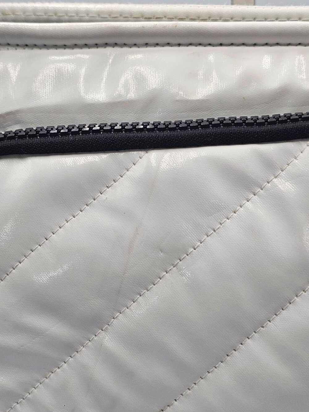 Think Royln Women Quilted White Glossy Finish  Bank Street XL Crossbody Bag 3305 - Picture 6 of 16